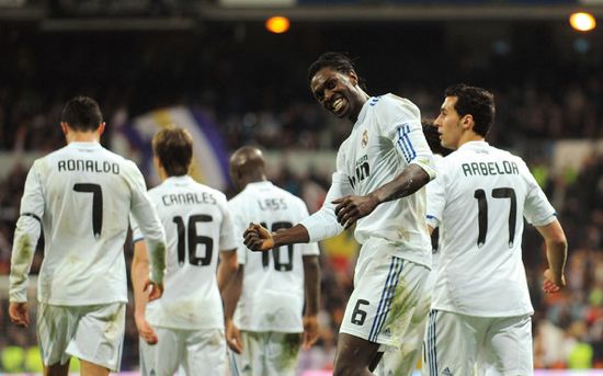 Emmanuel Adebayor royal avec le Real Madrid